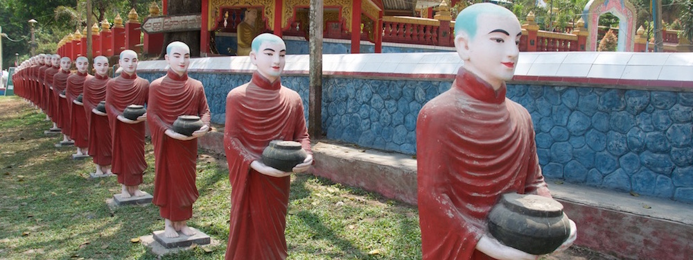 Monks at Kaw Ka Thawng, Hpa An
