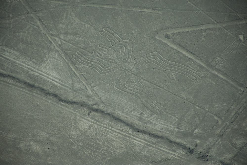 Nazca spin tekening vanuit het vliegtuig
