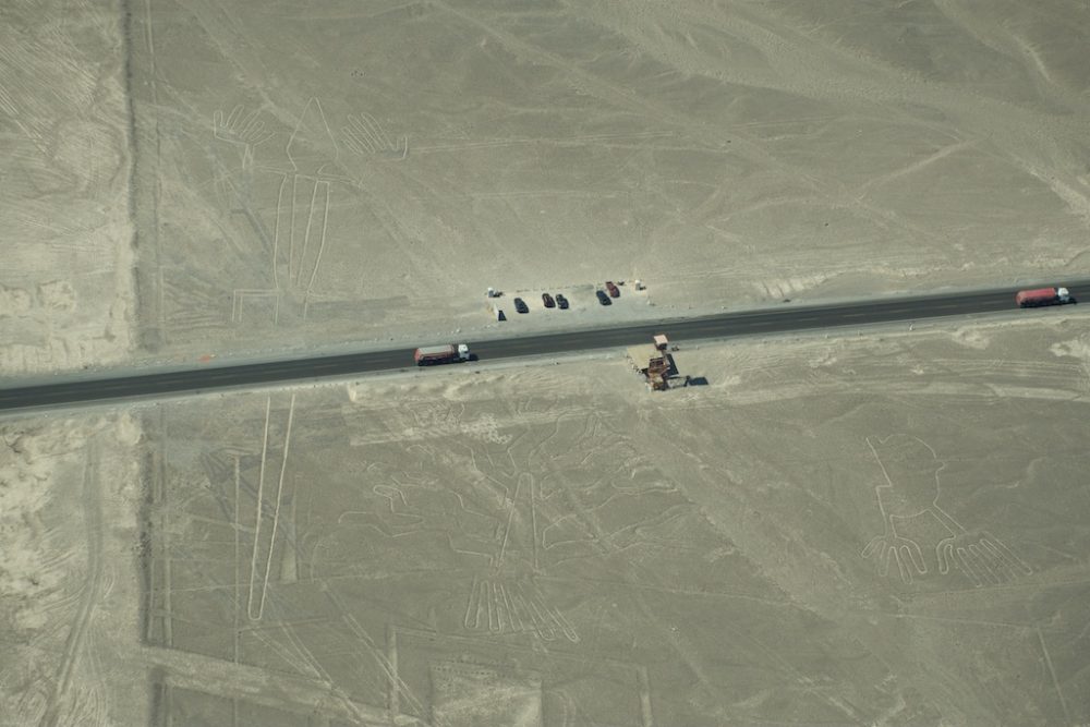 Uitkijkpunt over de Nazca tekeningen vanuit het vliegtuig
