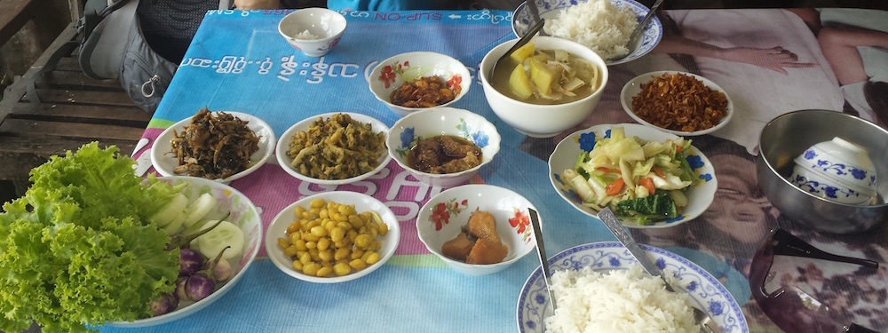 Typische lunch in Myanmar