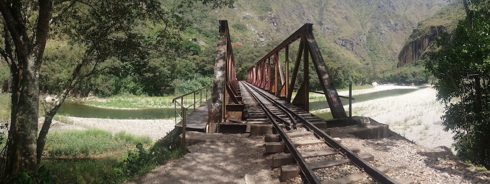 Treinbrug in de vallei van Machu Picchu