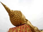 Liggende buddah bij tempel Pha Tat Luang
